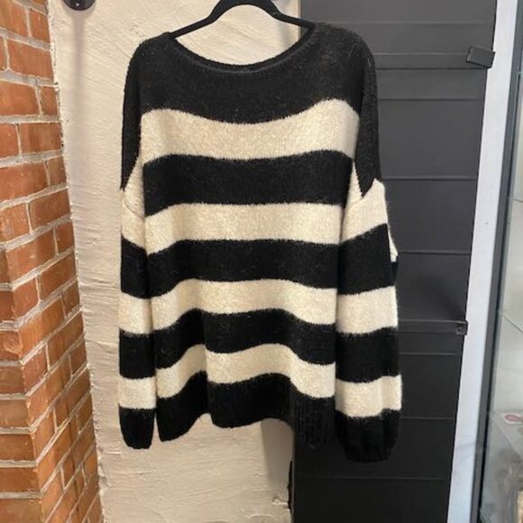 Meggy Oversized Sweater - Picture 1 of 12